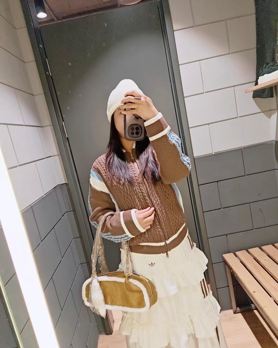 ADIDAS 毛毛邊復古仿皮袋 | CARAMEL