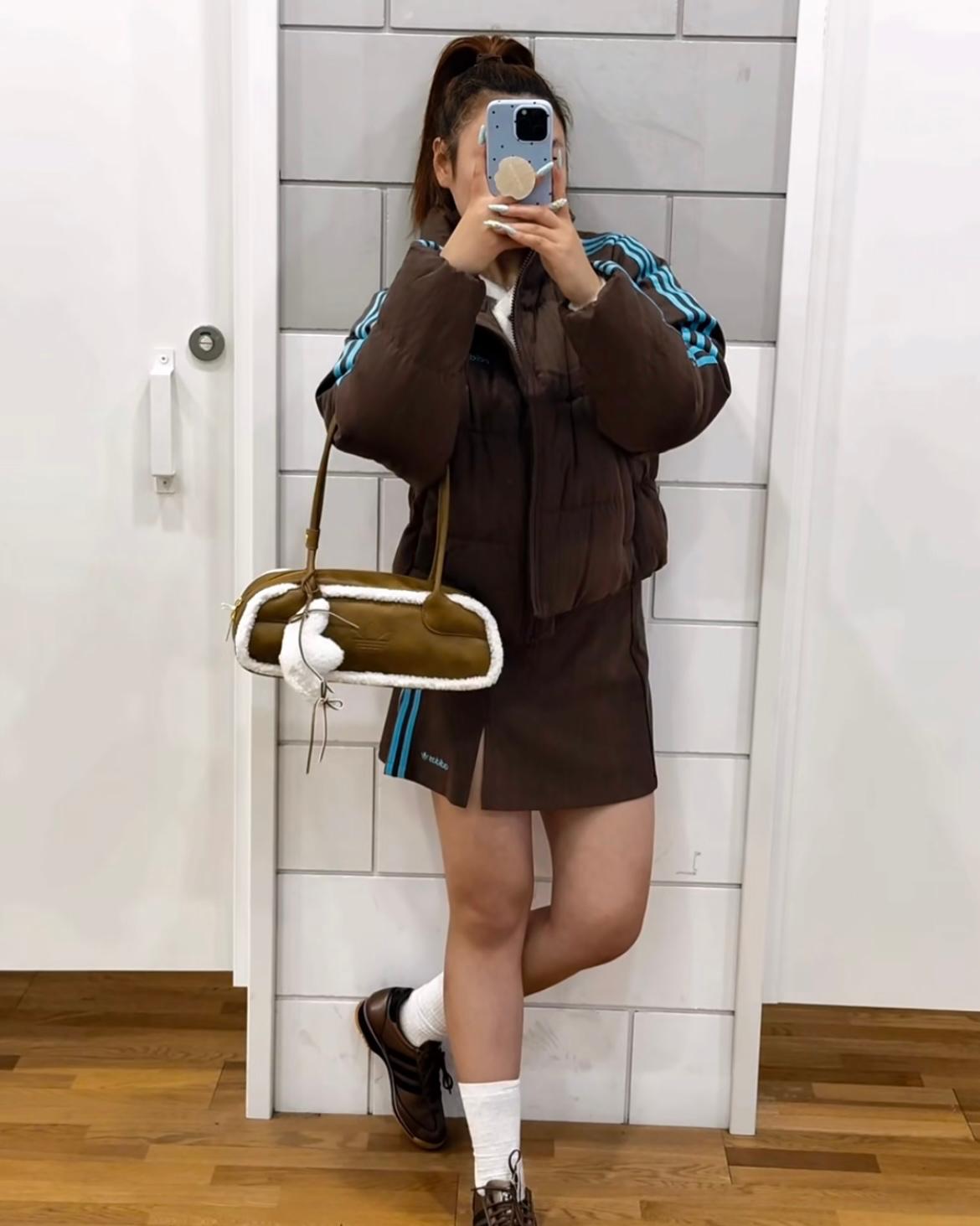ADIDAS 毛毛邊復古仿皮袋 | CARAMEL
