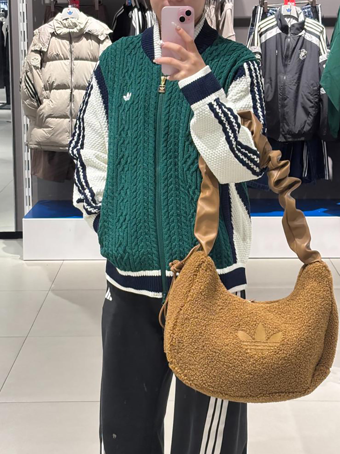 ADIDAS CORDUROY 毛毛雲朵袋 | 2 COLORS