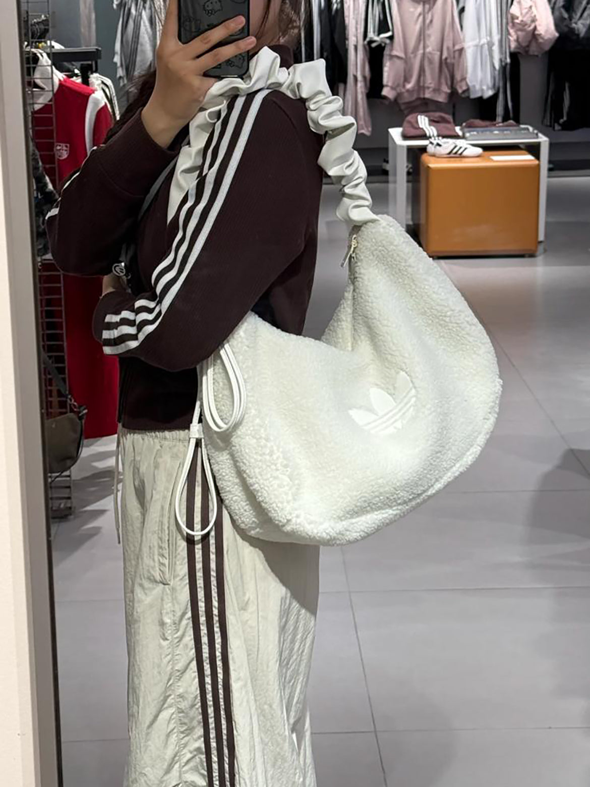 ADIDAS CORDUROY 毛毛雲朵袋 | 2 COLORS