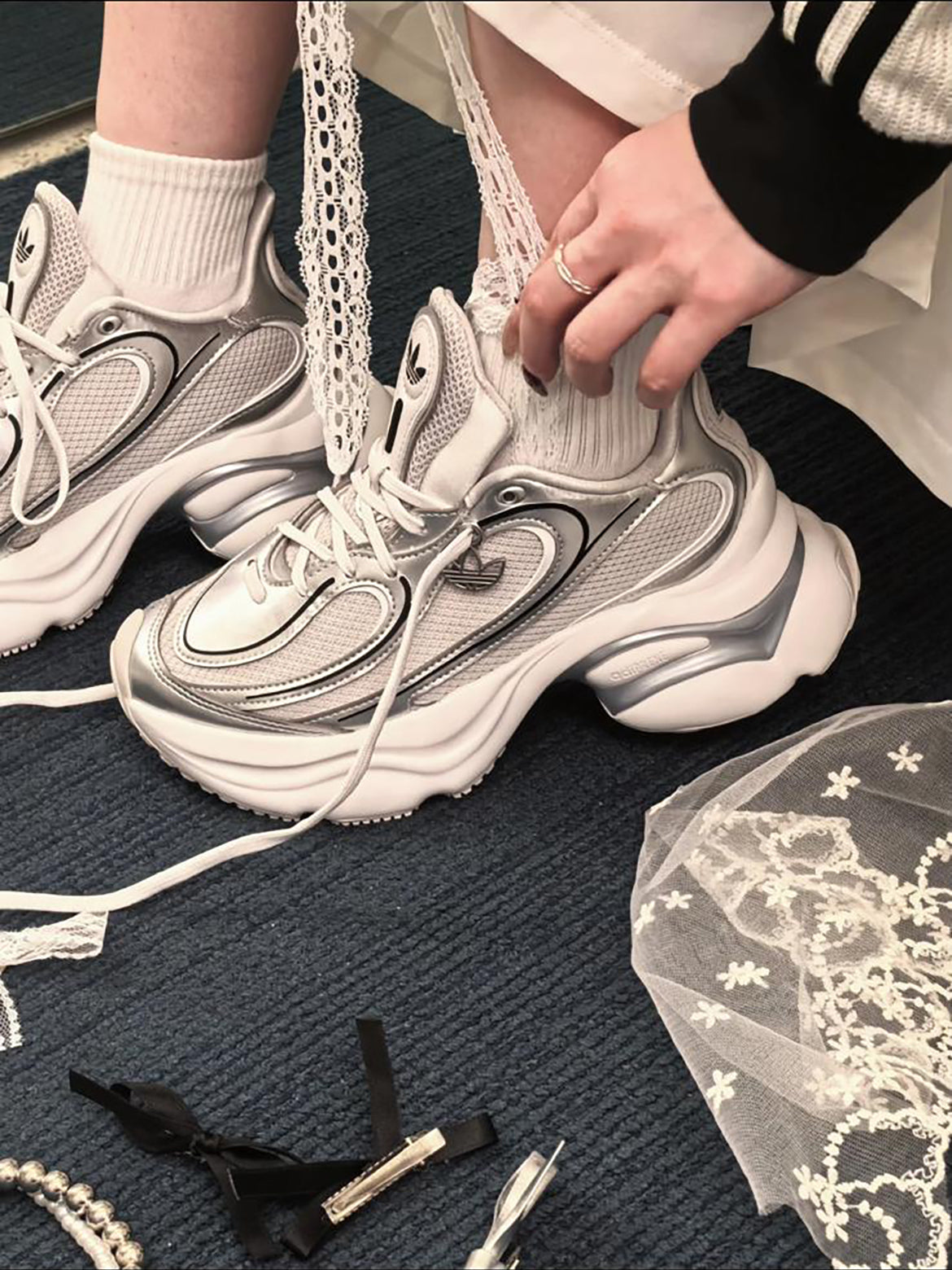 ADIDAS OZVENUZ | SILVER