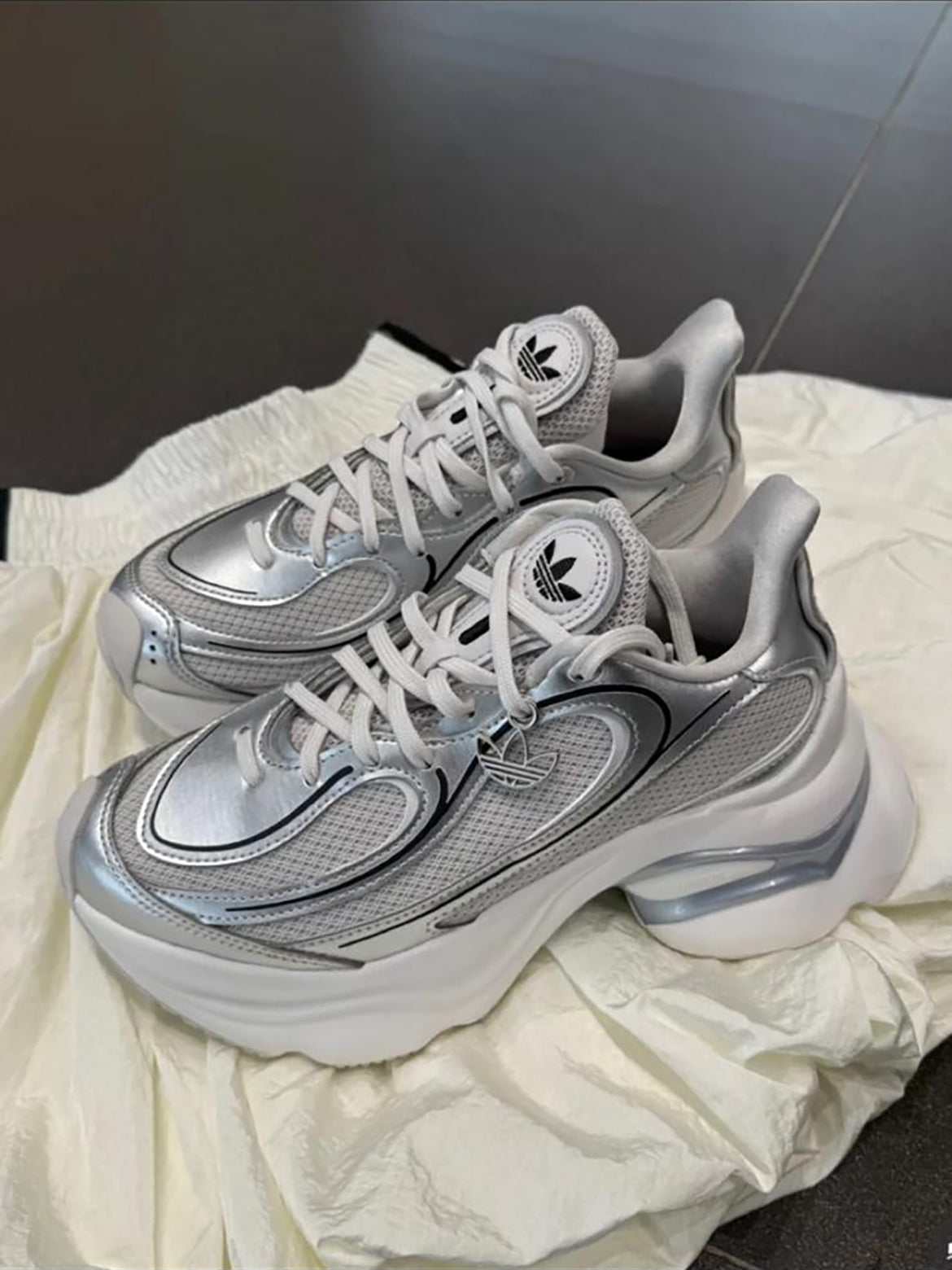 ADIDAS OZVENUZ | SILVER