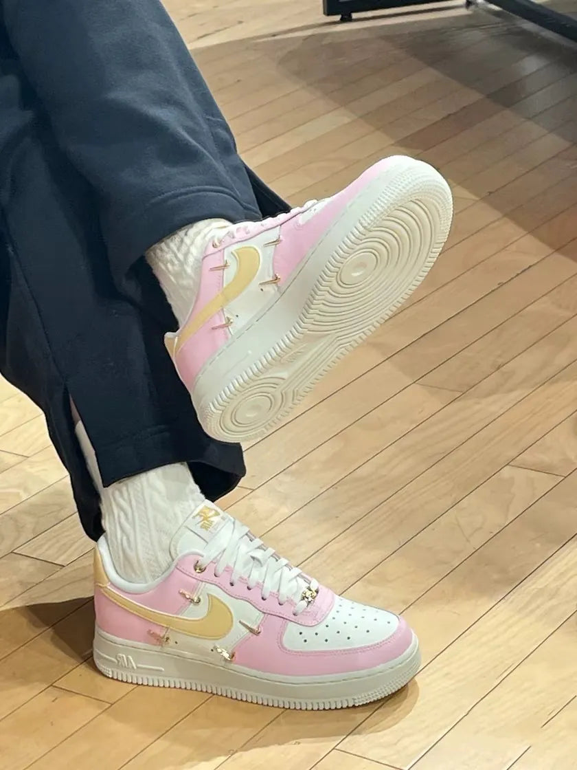NIKE AIR FORCE 1 MINI SWOOSH | PINK GOLD