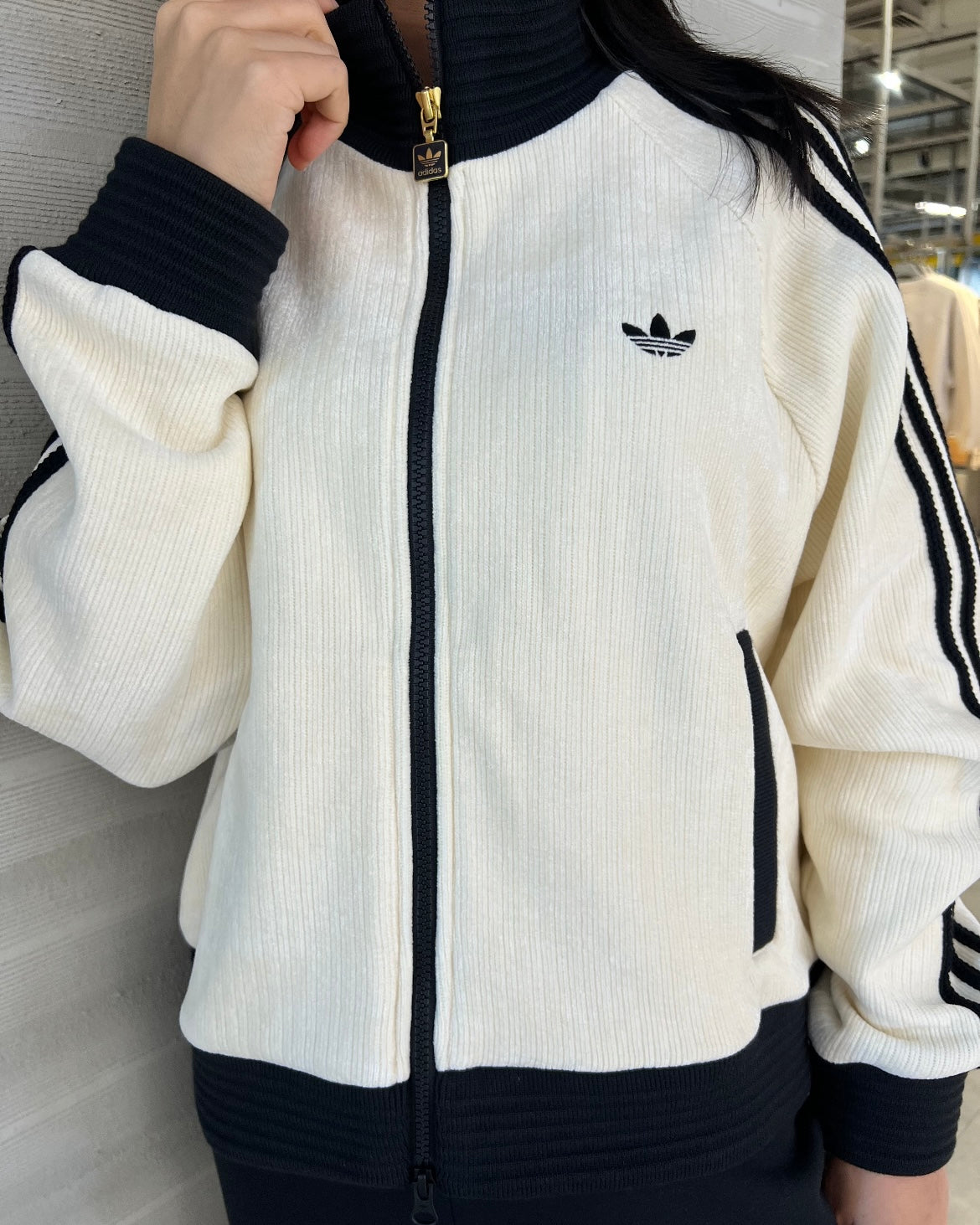 ADIDAS ORIGINALS 絲絨 JACKET | 2 COLORS