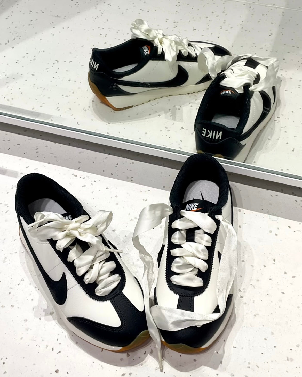 NIKE PACIFIC LTR | BLACK WHITE