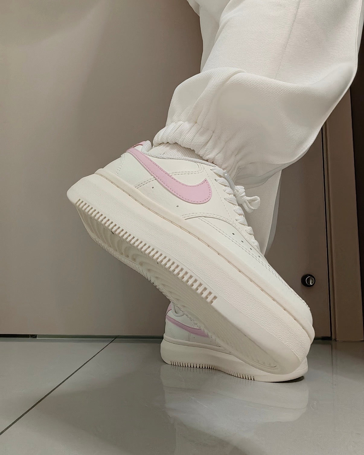 NIKE COURT VISION ALTA | PINK BEIGE