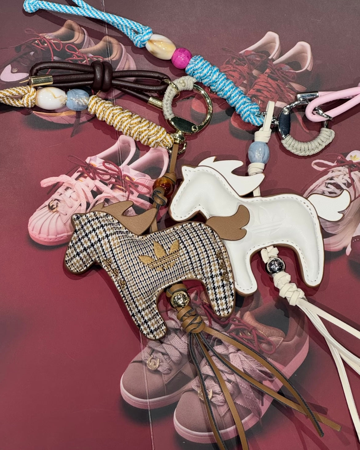 ADIDAS 馬年鎖匙扣 | 2 COLORS