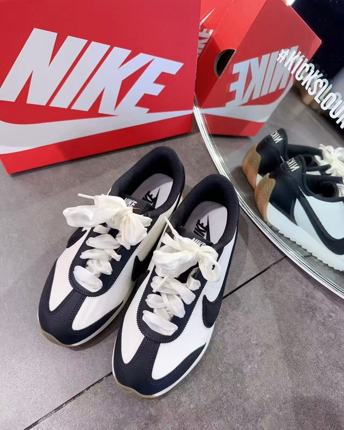 NIKE PACIFIC LTR | BLACK WHITE