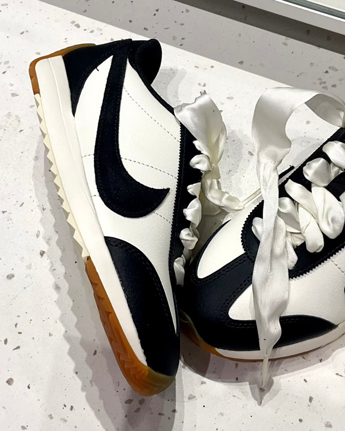 NIKE PACIFIC LTR | BLACK WHITE