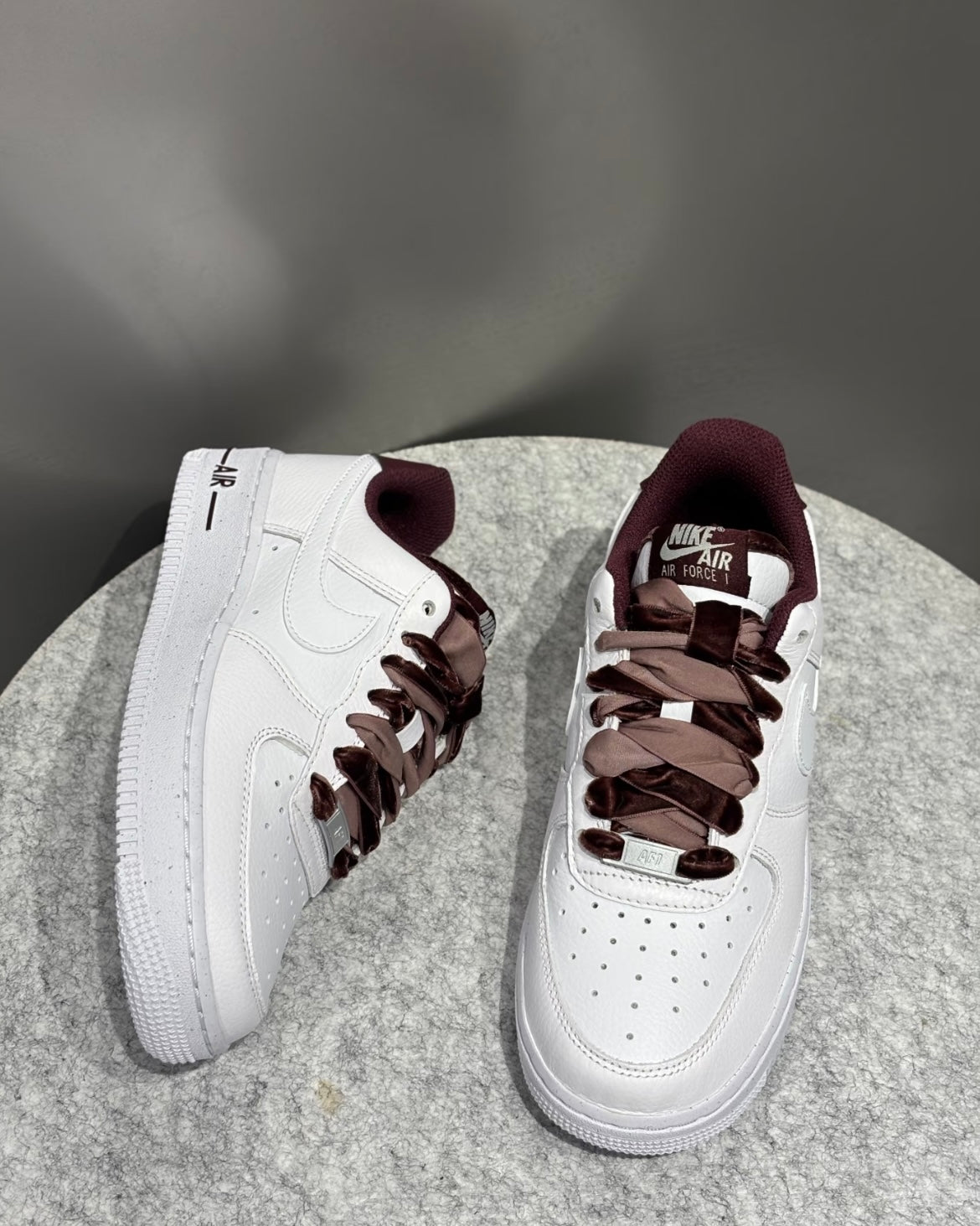NIKE AIR FORCE 1 LACE | CHOCOLATE