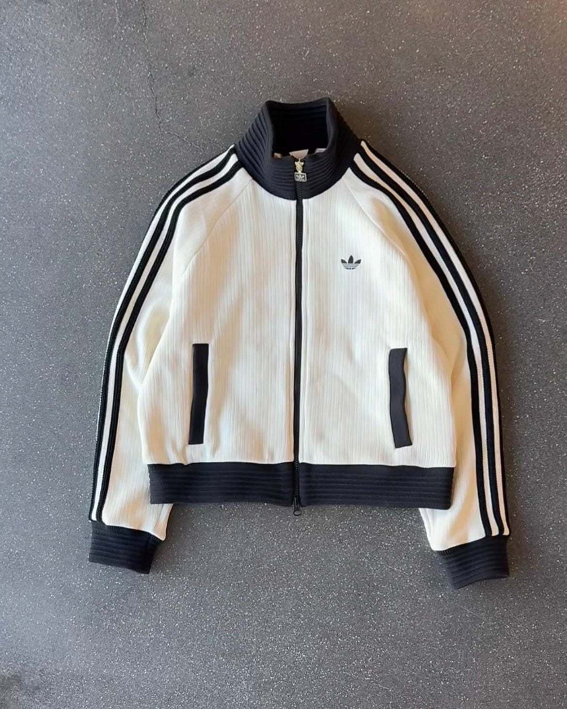 ADIDAS ORIGINALS 絲絨 JACKET | 2 COLORS