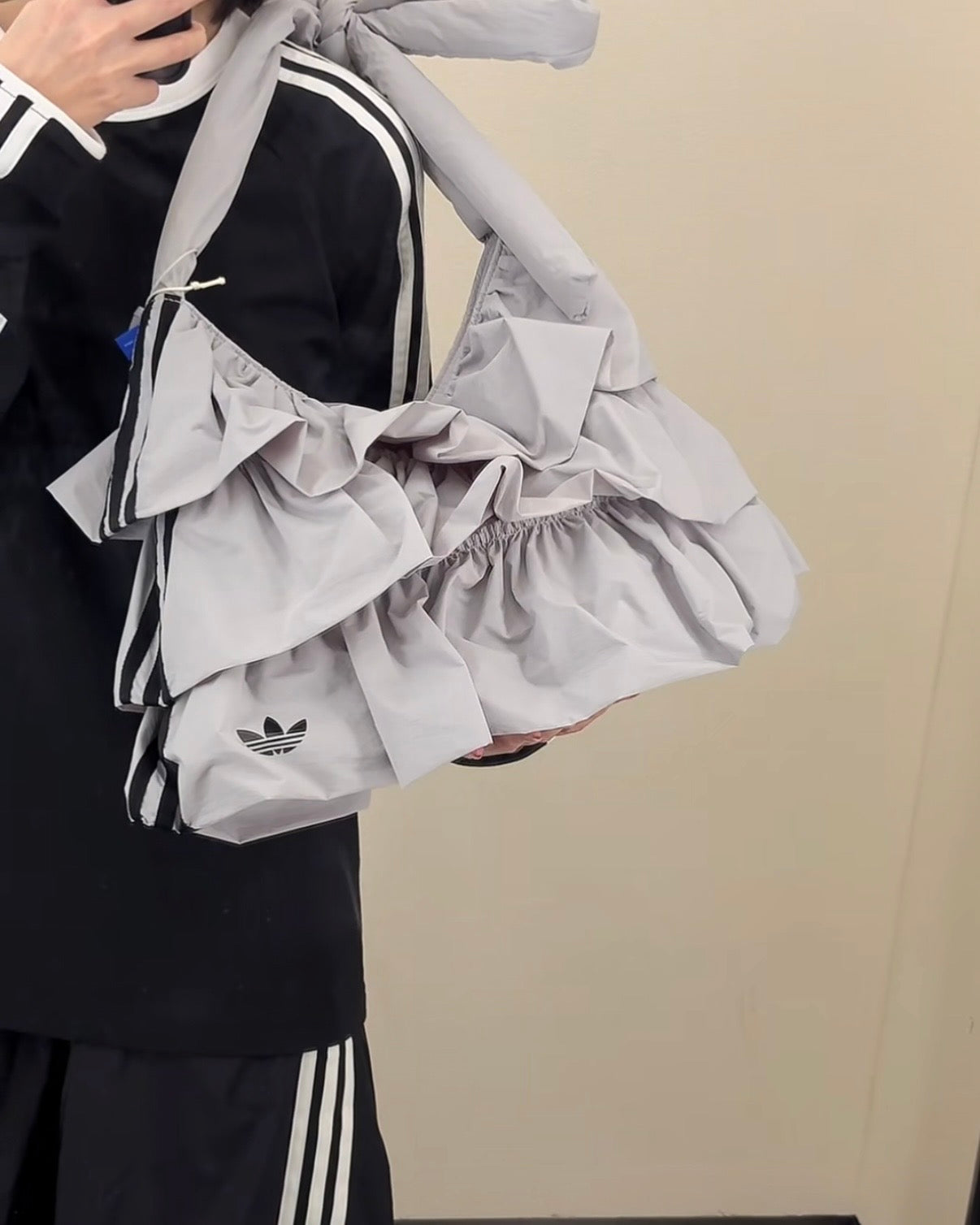 ADIDAS 百摺雲朵袋 | GREY