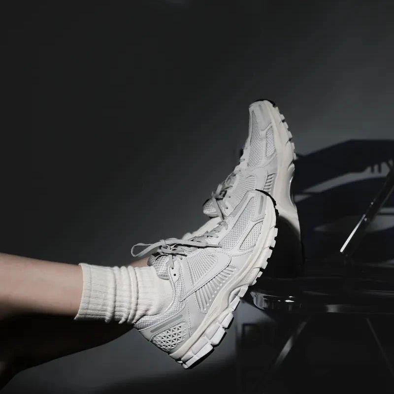 NIKE ZOOM VOMERO 5 | GREY WHITE