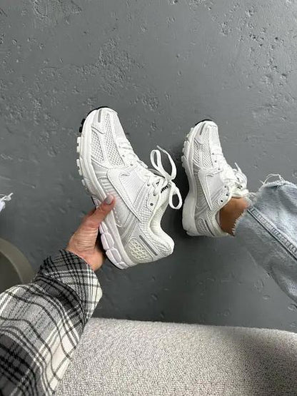 NIKE ZOOM VOMERO 5 | GREY WHITE
