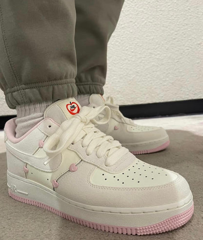 NIKE AIR FORCE 1 | HEART PINK