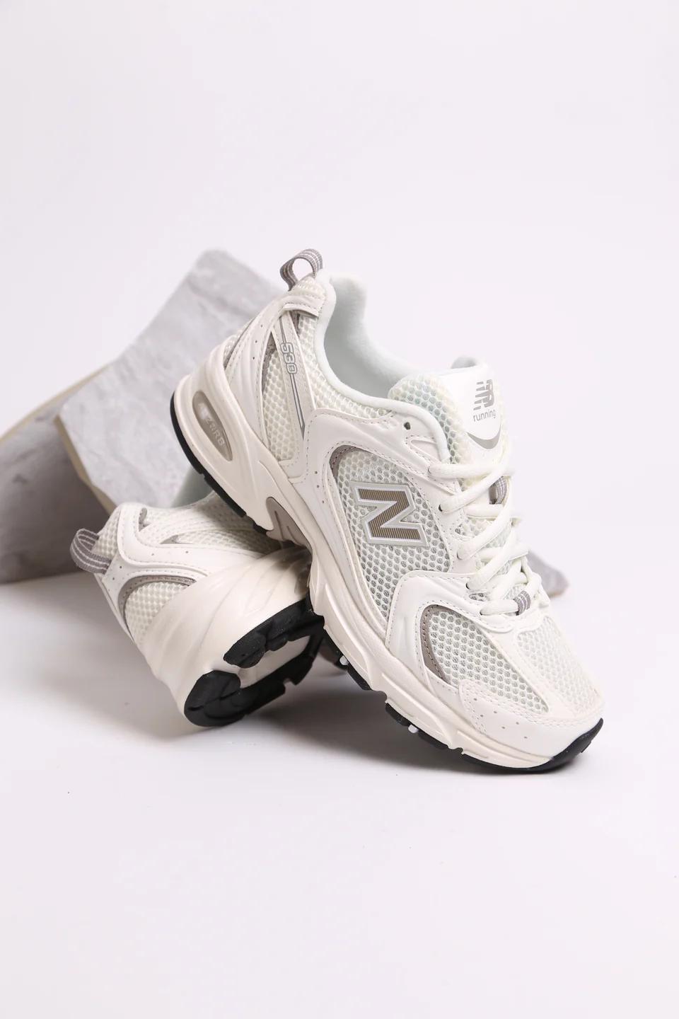 NEW BALANCE 530 | CREAMY GREY