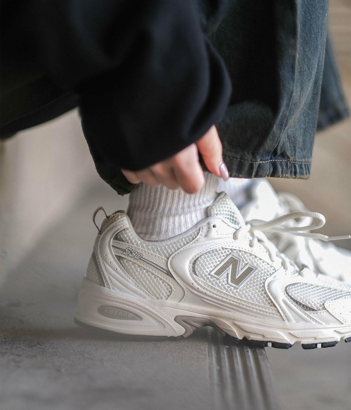 NEW BALANCE 530 | CREAMY GREY
