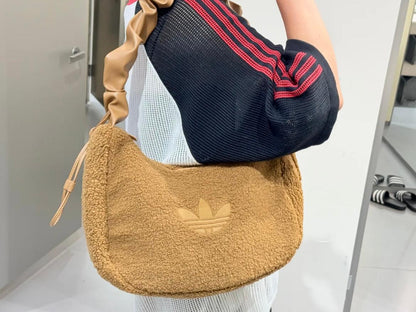 ADIDAS CORDUROY 毛毛雲朵袋 | 2 COLORS