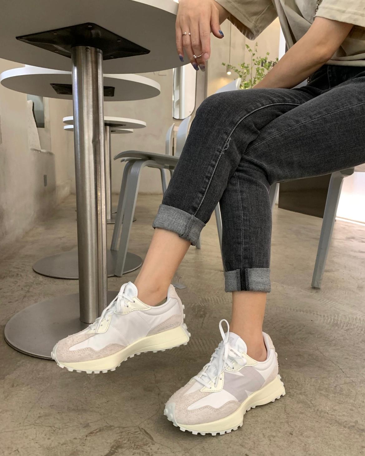 NEW BALANCE 327 | CREAM BEIGE