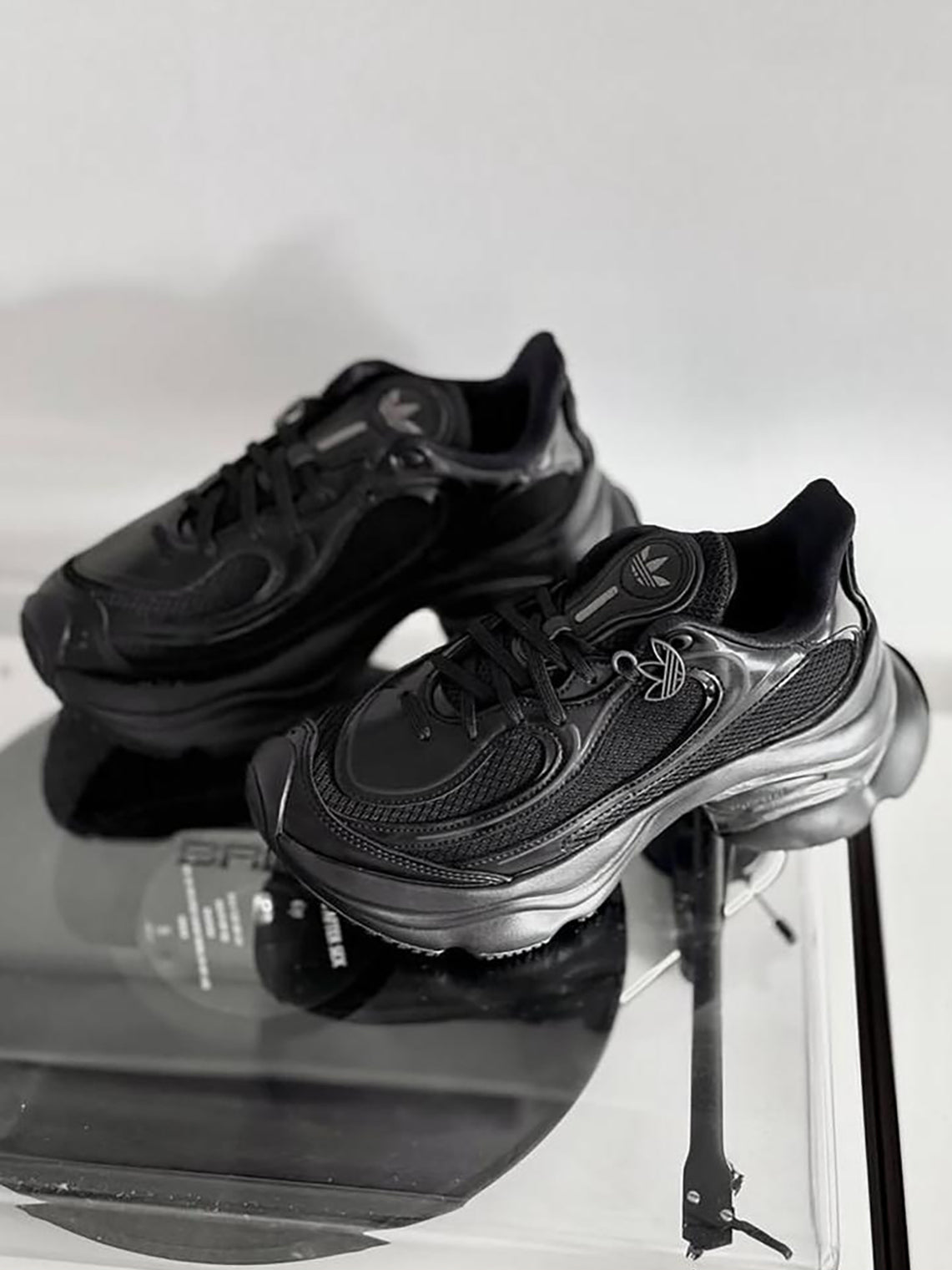 ADIDAS OZVENUZ | BLACK