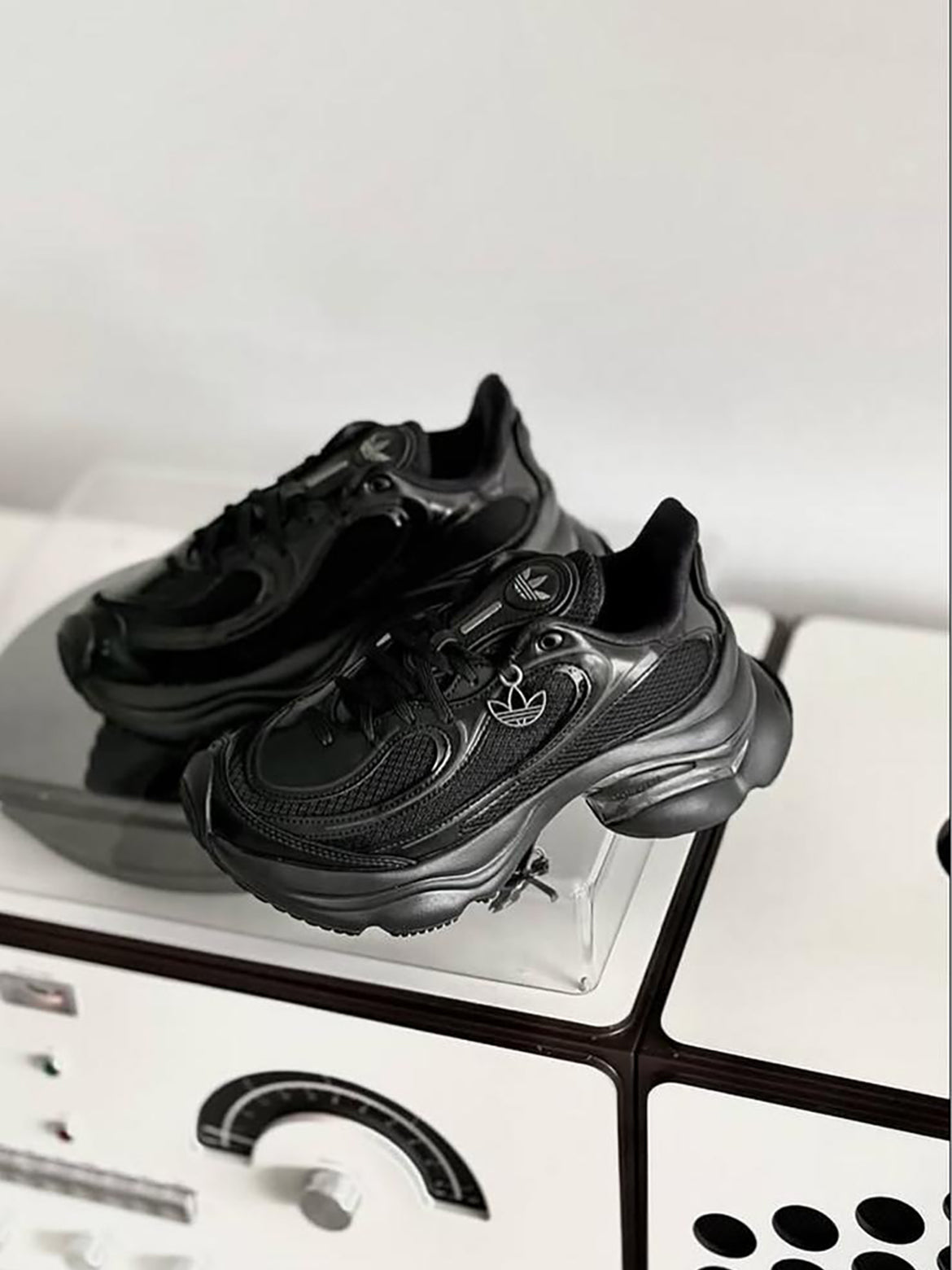 ADIDAS OZVENUZ | BLACK