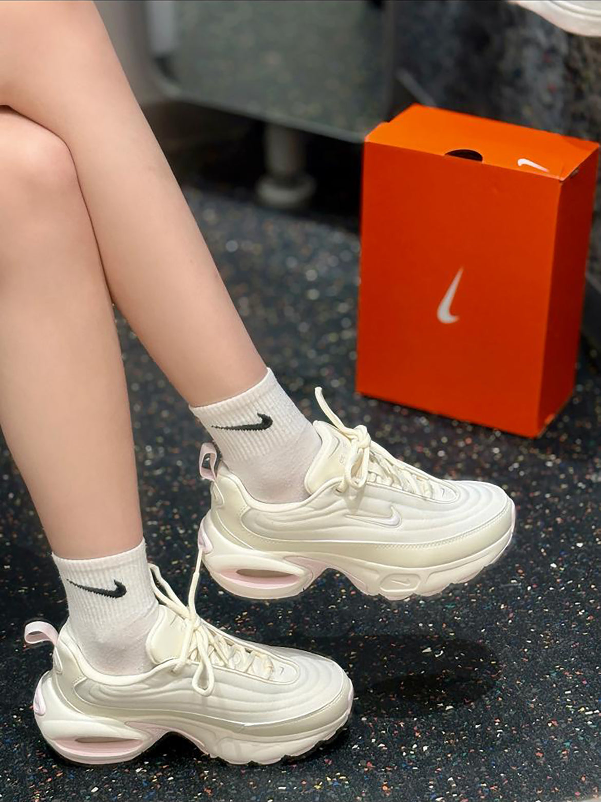 NIKE AIR MAX PLATFORM | 2 COLORS