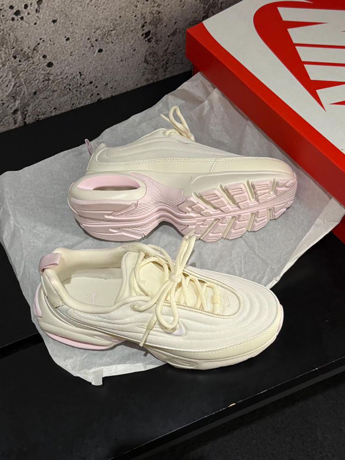 NIKE AIR MAX PLATFORM | 2 COLORS