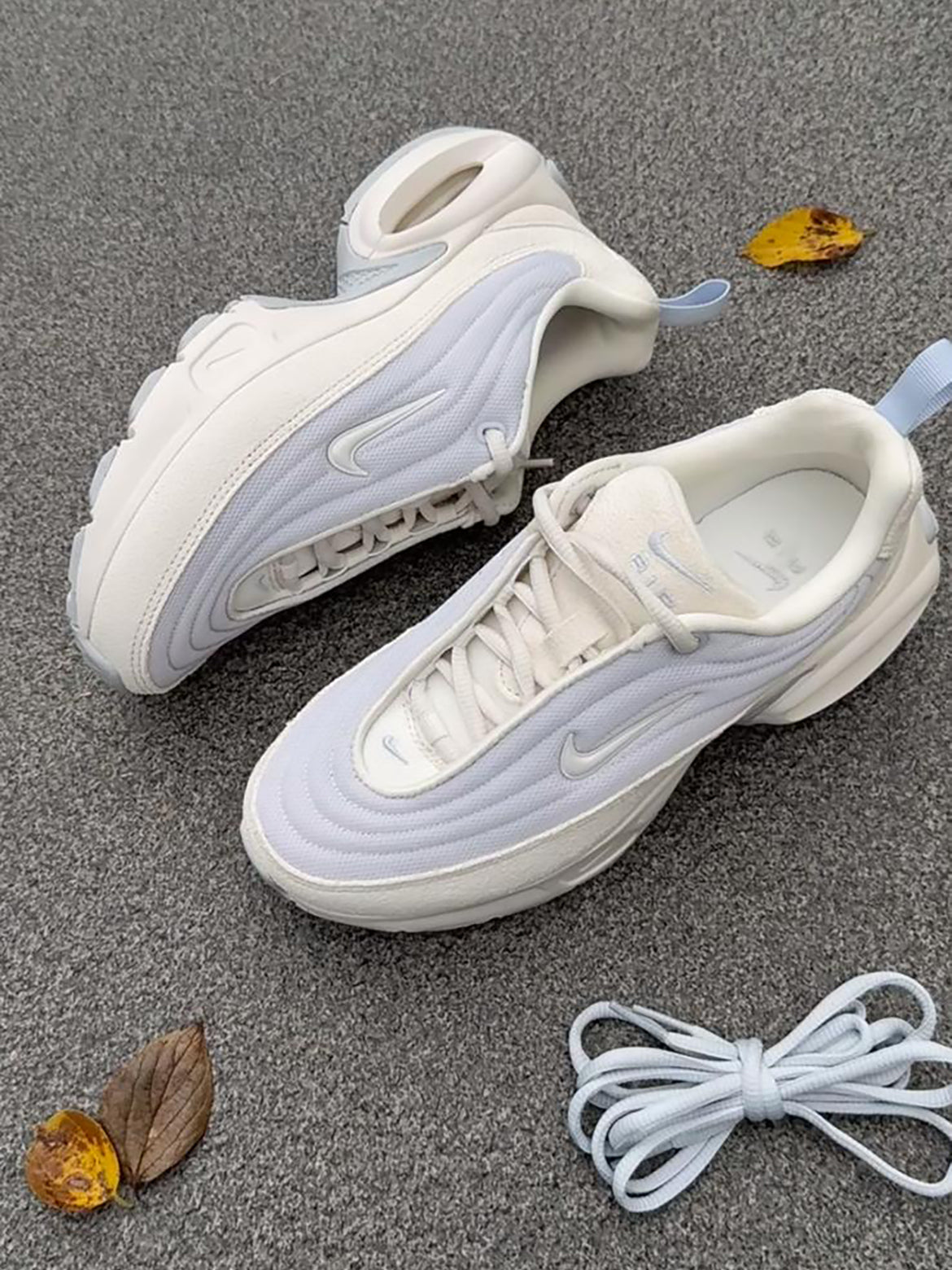 NIKE AIR MAX PLATFORM | 2 COLORS