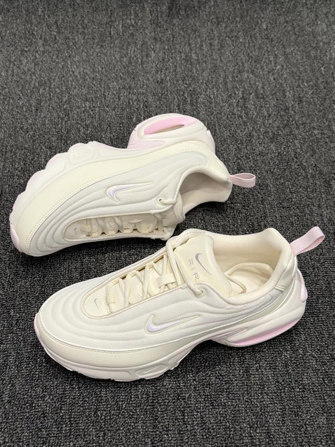 NIKE AIR MAX PLATFORM | 2 COLORS