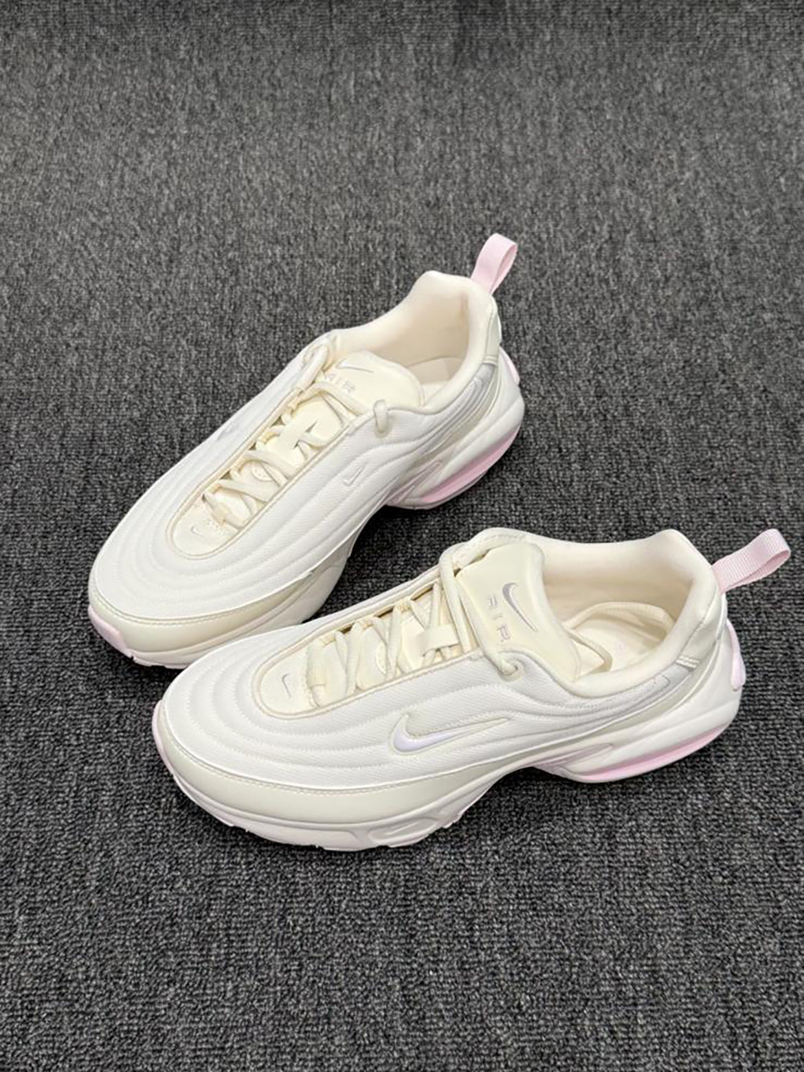 NIKE AIR MAX PLATFORM | 2 COLORS