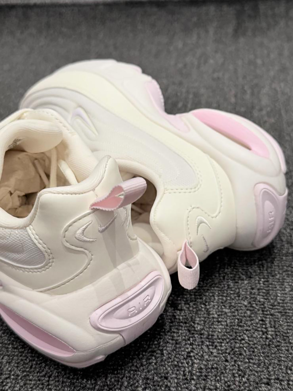 NIKE AIR MAX PLATFORM | 2 COLORS